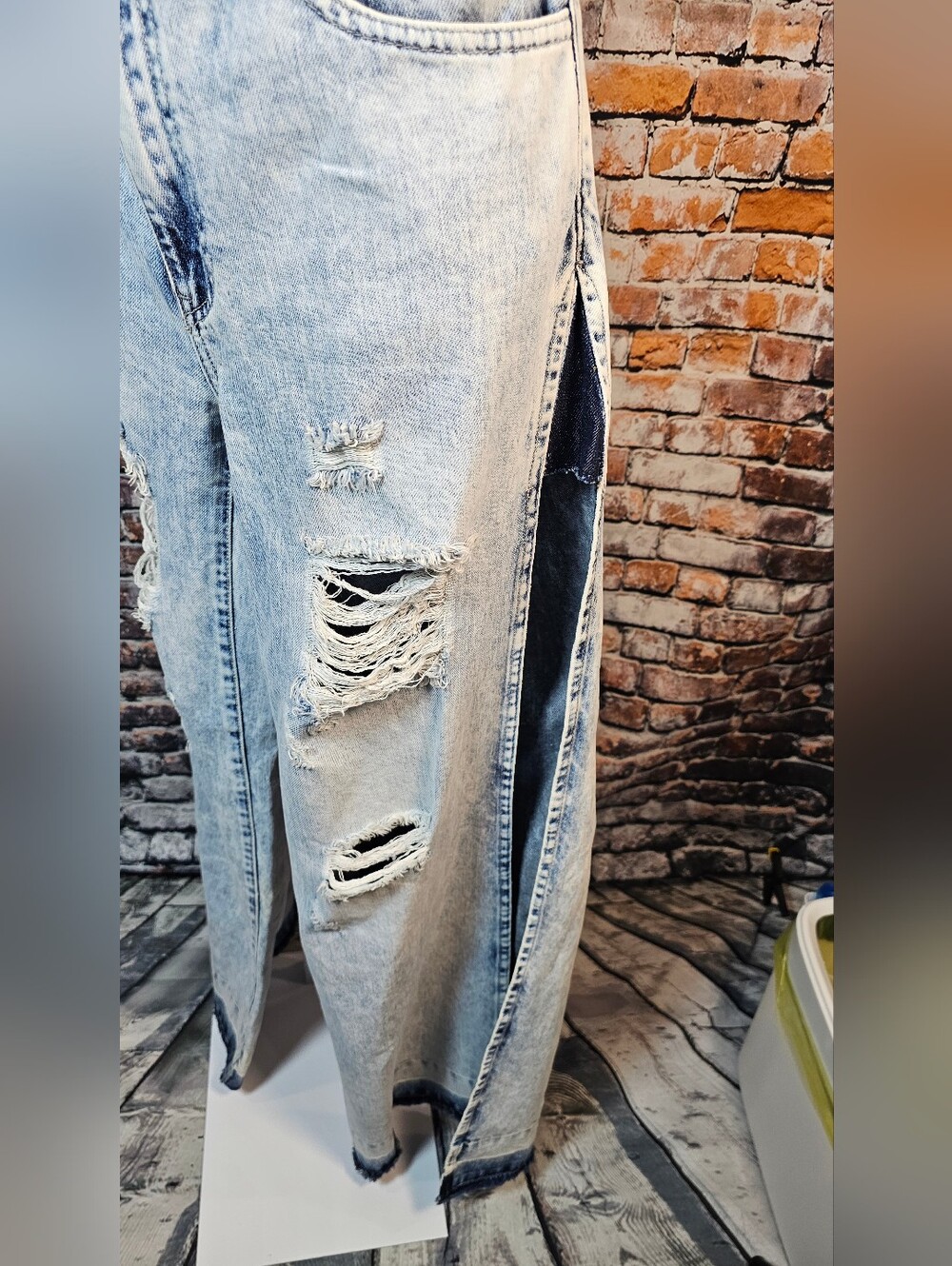 Litz By Uniq Distressed Wide Leg Open Side Seam Jeans Size 29